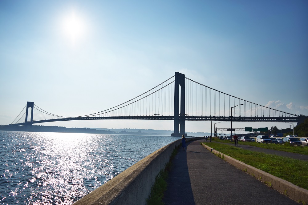 美國紐約韋拉扎諾海峽大橋（橋面板維修改造）.jpg