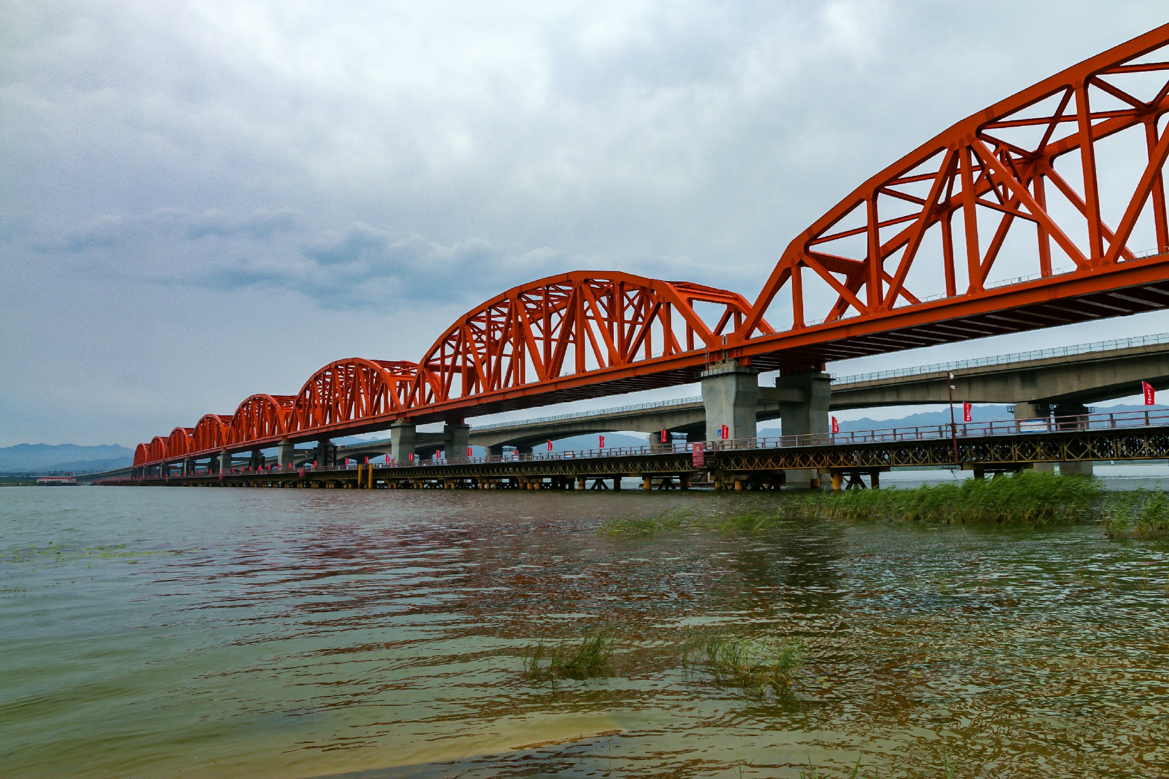 京張高鐵官?gòu)d水庫(kù)特大橋